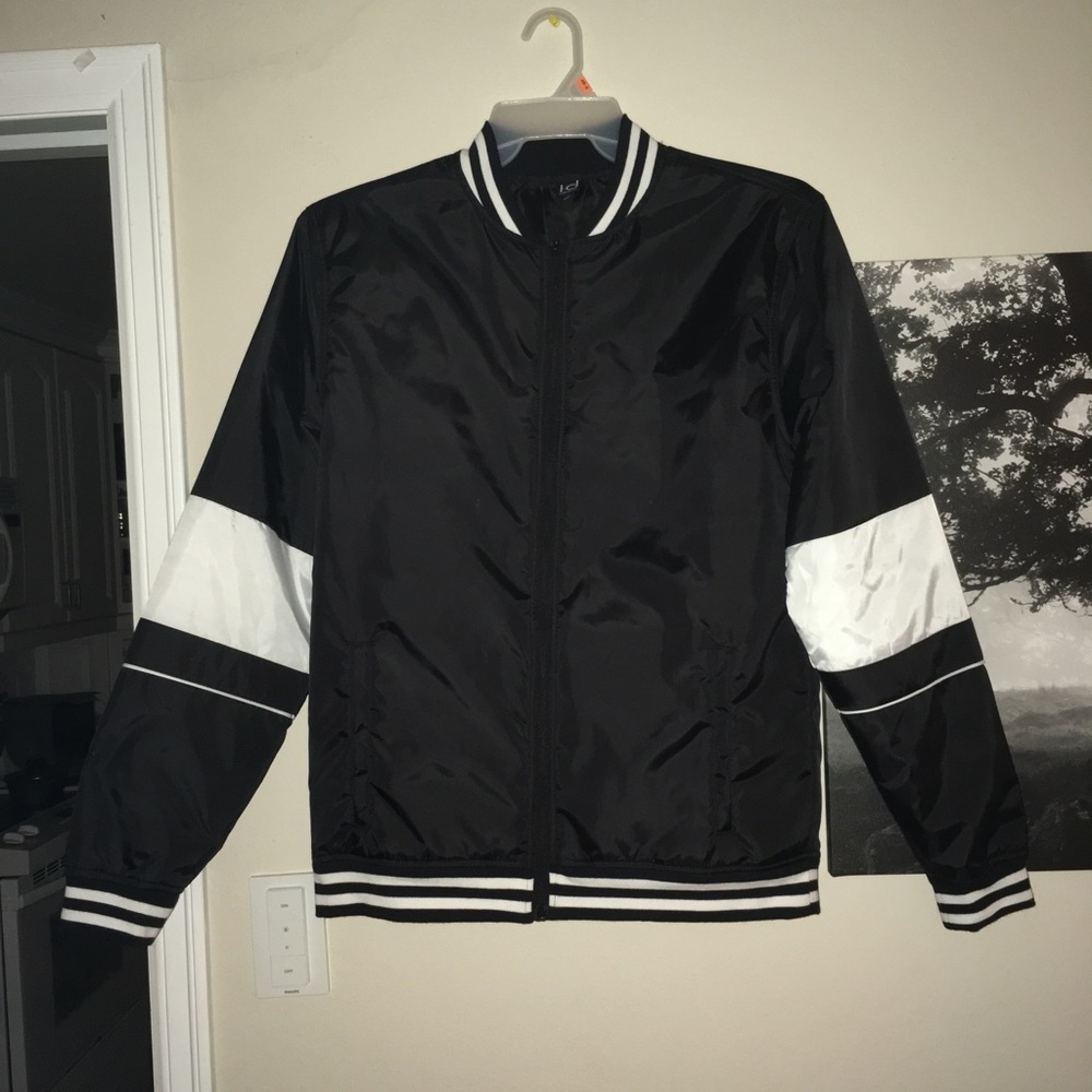 BNWT Ideology University Black&White  Block Bomber